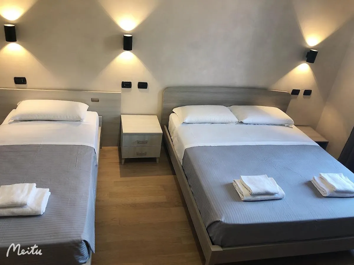Romafullhouse Guesthouse 0*, Rome