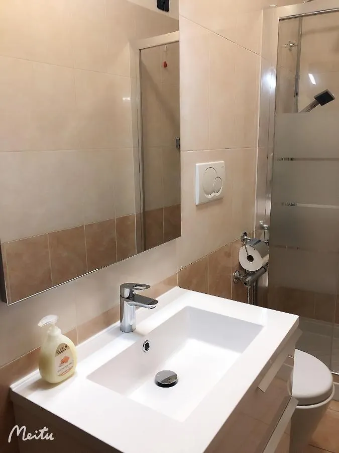 Romafullhouse Guesthouse 0*, Rome Italy